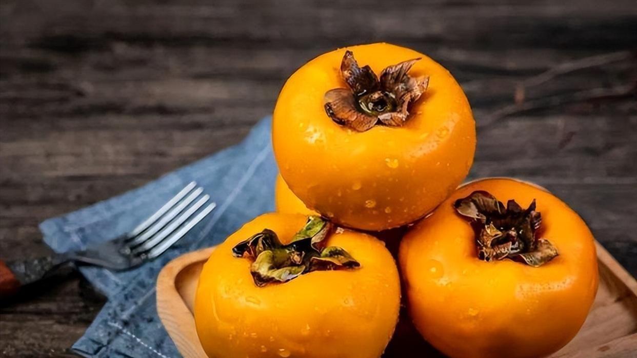 营养膳食|老话讲：“一个柿子十副药”，说的是什么意思？看医生怎么说