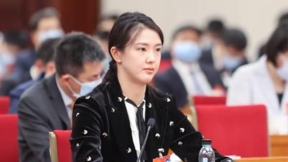 女排|华而不实？中国女排球星发声引争议，宝贵提议被学生群体不满