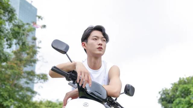 爱玛、雅迪、绿源3款电动自行车，颜值高，续航远，你喜欢哪一款