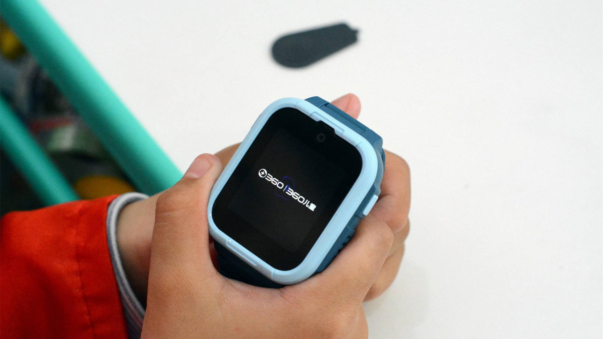 微信|送给娃的生日礼物，聊微信加10重AI定位，360儿童电话手表10X体验