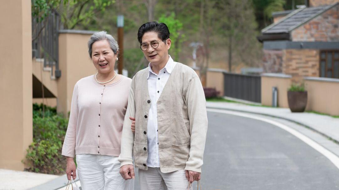 红糖|45岁后是寿命转折期，身上3处地方越“干净”，暗示生命越长