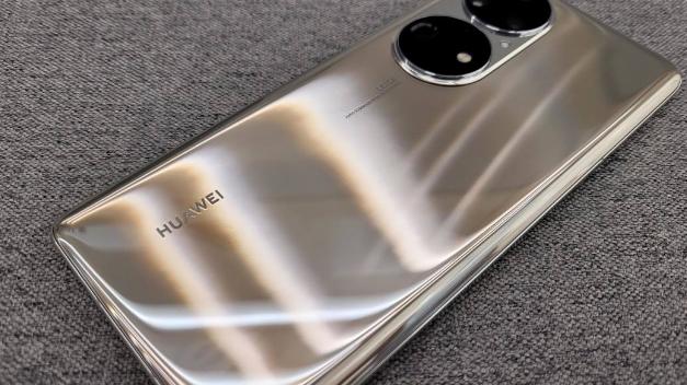 华为p20|手里p20正好三年了，没有换过任何配件，现在用起来略微有些小卡