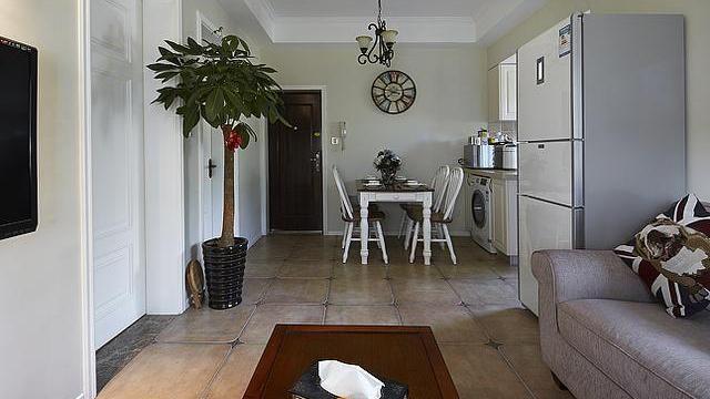 89㎡两居改造，客厅装排柜子打造多功能房，邻居都夸好实用！