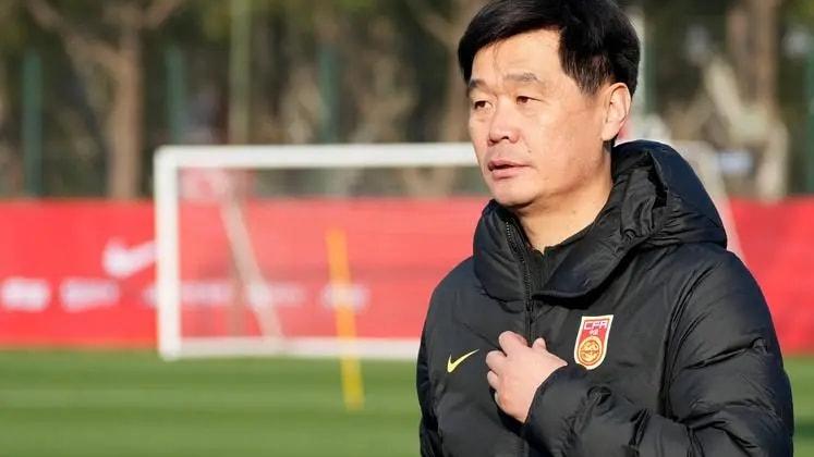 中国足球|上午8点! 广东媒体最新报道引爆争议，球迷疼骂：中国足球要点脸吧