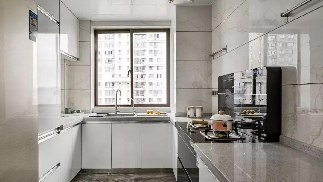 厨房装修选择传统油烟机还是集成灶？你还在纠结？还不赶紧来看看