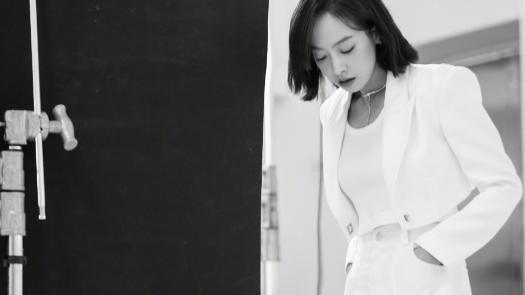 小姐姐|宋茜这套白色西装，不仅适合职场小姐姐，同时又十分百搭显气场