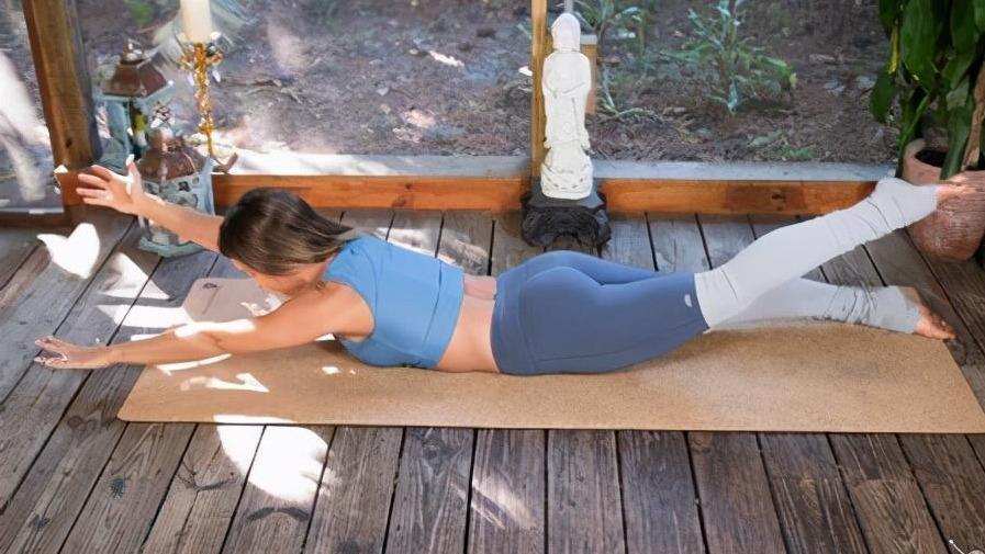 |晨之初：起床要做的四个姿势，让身体更加舒展，让心情更加愉快