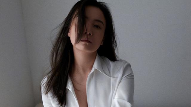 宋佳|41岁宋佳晒春日性感大片，真空上阵大秀美背，网友：大饱眼福