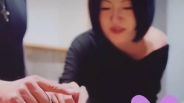 小S|小s近照曝光，和丈夫参加好友聚会，玩魔术游戏测试爱情引热议