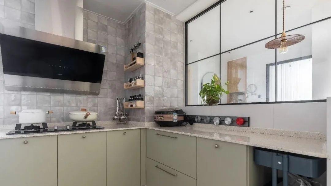 130平北欧风，带玻璃隔断、休闲阳台，不仅颜值高，实用性还强！