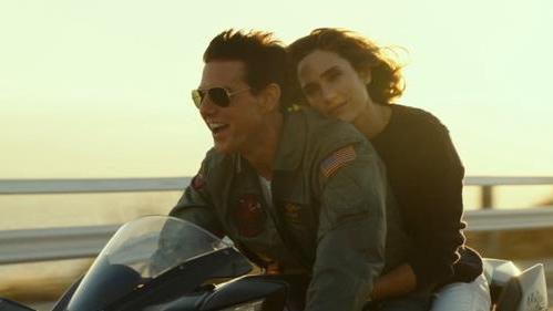 侏罗纪世界统治|《壮志凌云2》全球票房冲破3.3亿美元，但迎来了一个强劲对手！