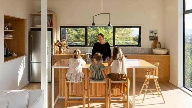 新西新西兰太太的山谷之家火了，简单宁静，在山上养女儿，羡慕