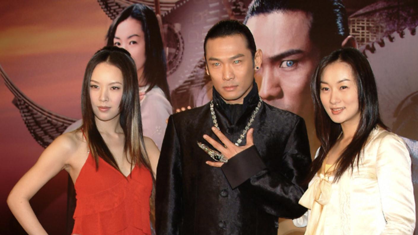 第八号当铺|《第八号当铺》女主曝近况，穿深V裙秀事业线，小鲜肉羞到不敢看