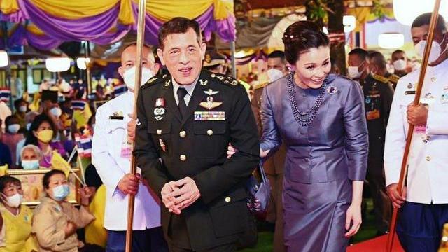 |略显不同，拉玛十世出席活动成配角，素缇达气场提升碾压泰王