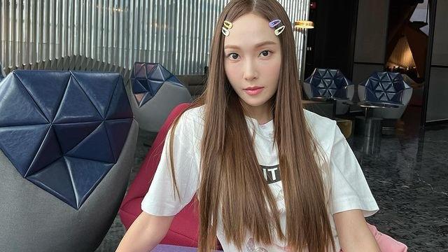 发型 改变沉闷发型：太妍、Jessica都默默戴上它！