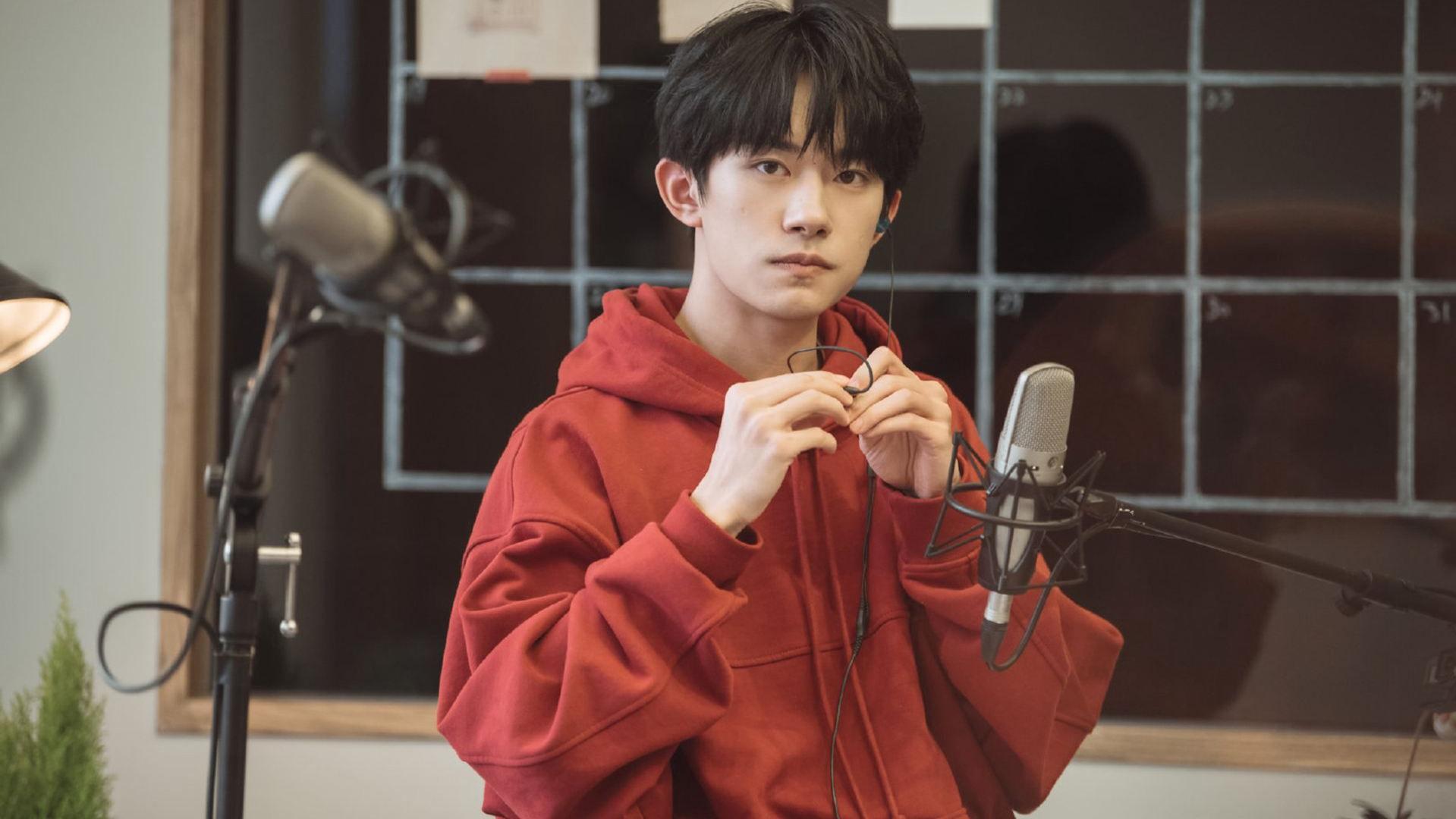 易烊千玺|易烊千玺疑似和周冬雨恋情曝光，粉丝称他是实力派演员，恋爱自由