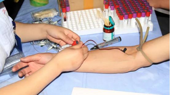 辽宁省|脑梗是“吃”出来的？医生劝告：3种食物会加速血管堵塞，趁早停嘴