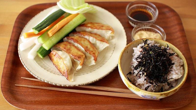吐司|日本人吃饺子，为什么把饺子当成小菜？
