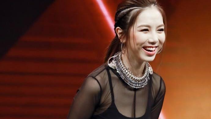 演唱会|以为自己很红，跑到国外开演唱会，谁知没人看，无奈送票占座