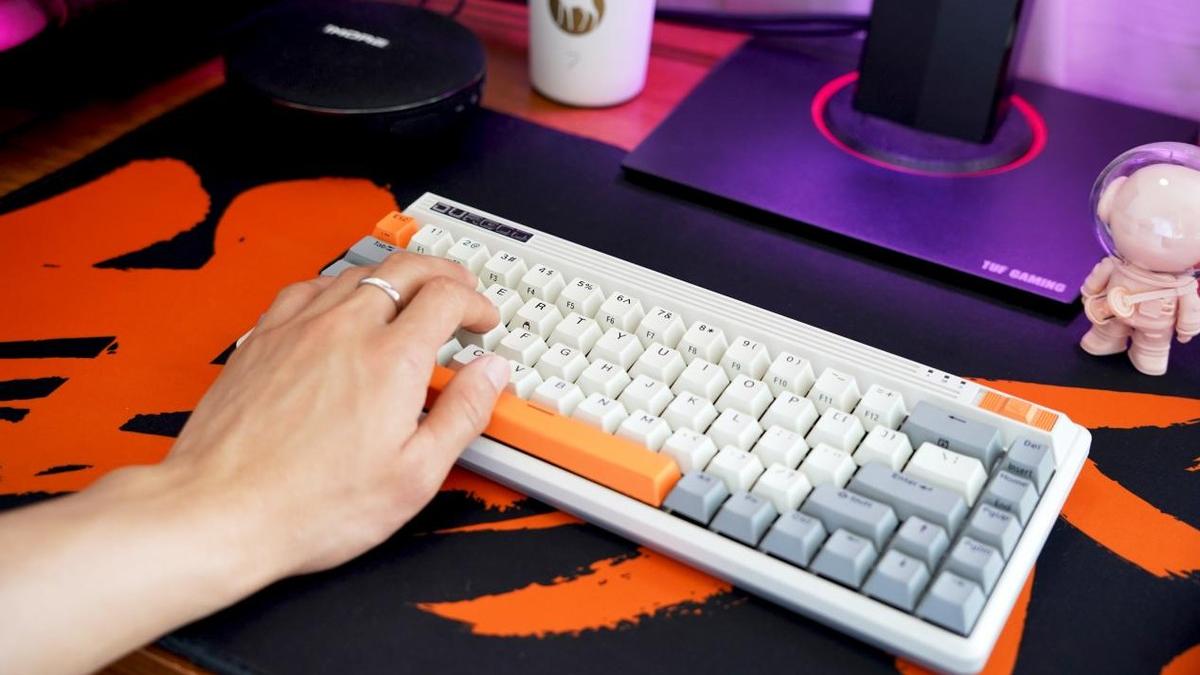 键盘|小白也能轻松上手 高品质桌搭好物推荐-杜伽FUSION无线复古键盘