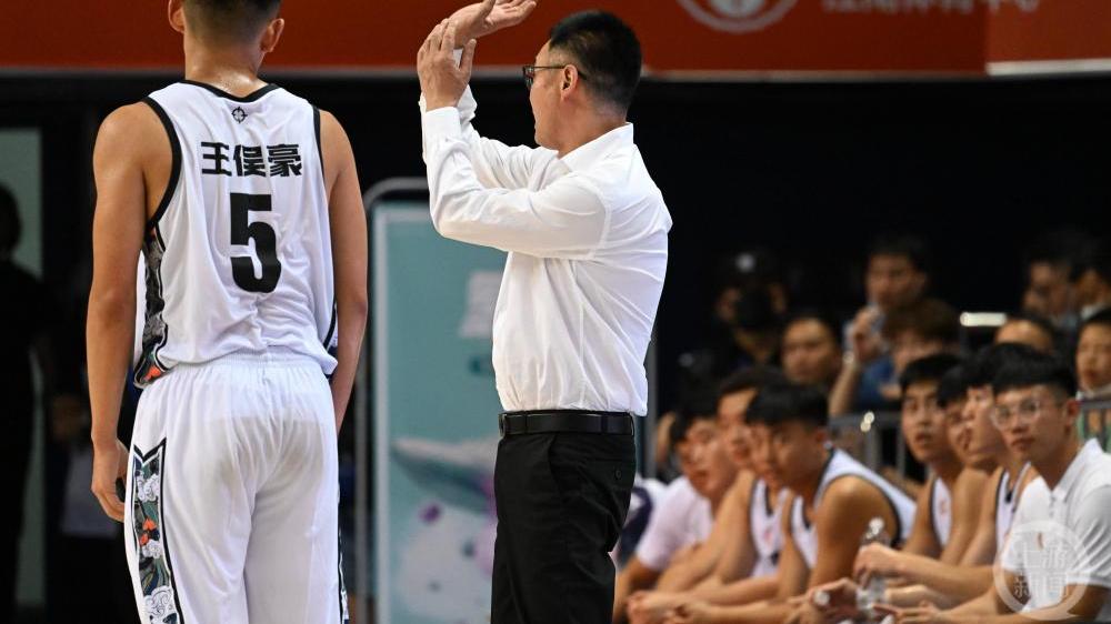 灌篮高手|重庆文理学院队长王俣豪：我们不是“灌篮高手”，只是比较幸运