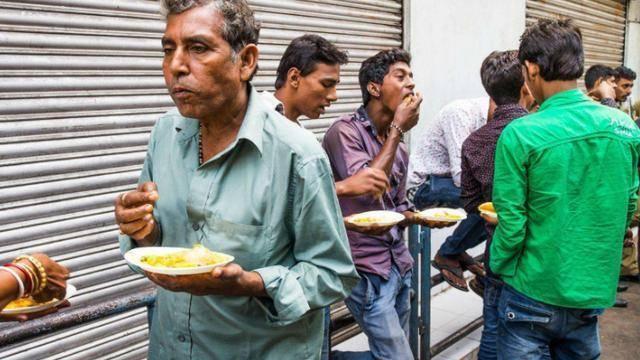 印度人不解：为何外国人愿为中餐学用筷子，却不肯学印度手抓饭？