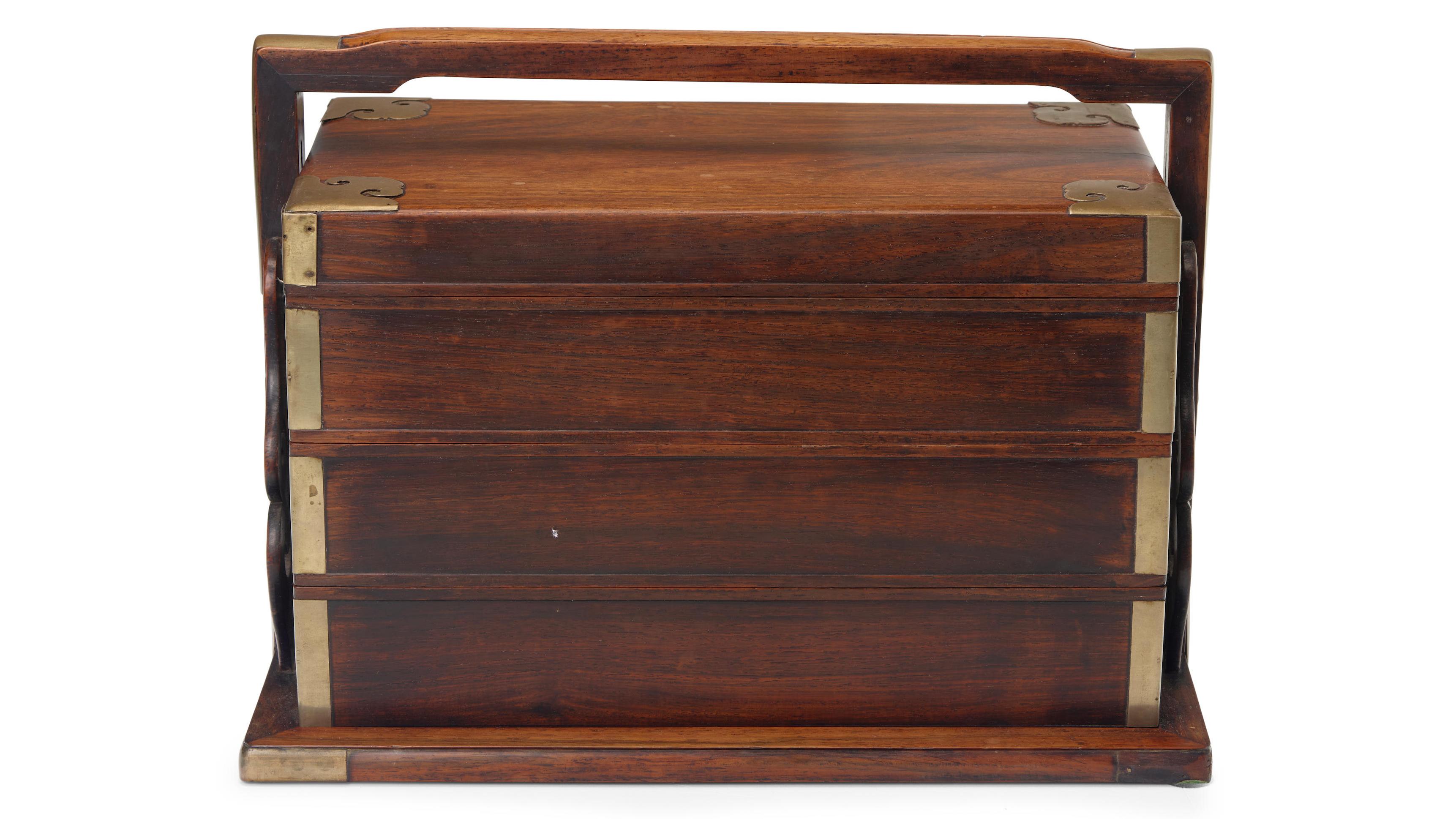 |三撞四层大同小异，纽约春拍黄花梨提盒两只