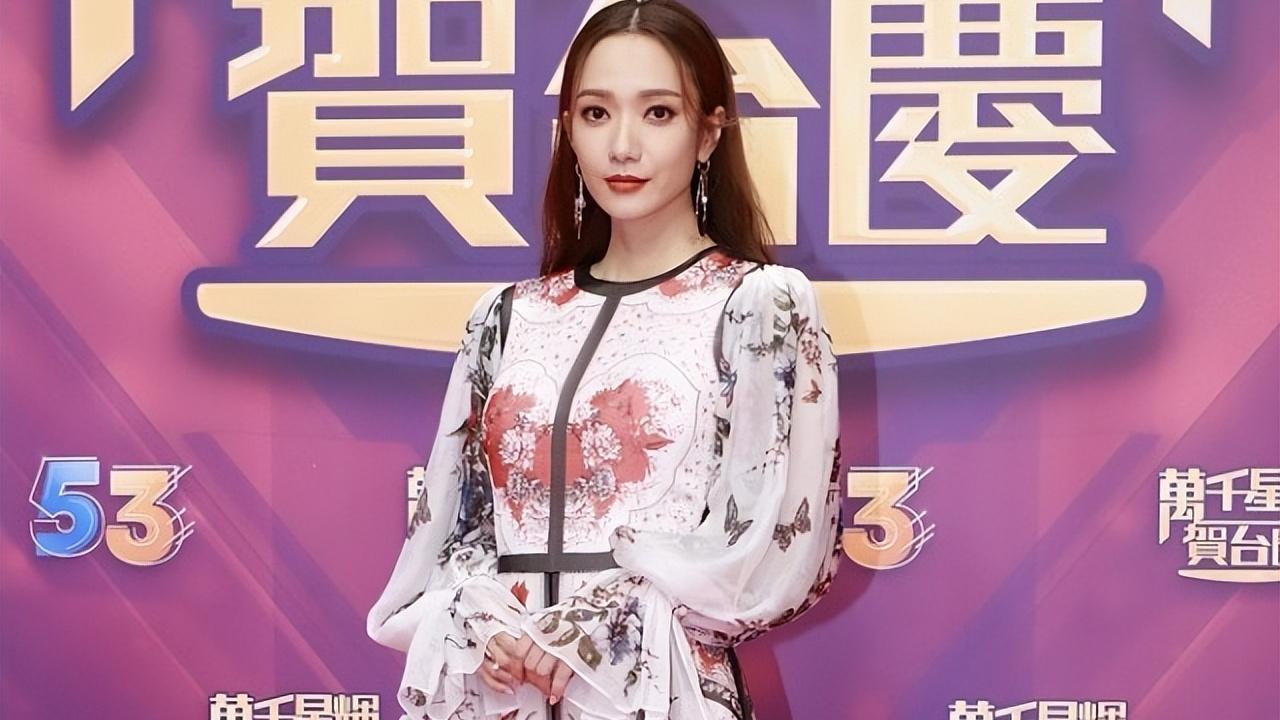 裙装|TVB离巢女星气质真不赖，生图看着挺高级的，穿花裙美得真实自然