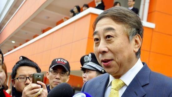 冯巩|64岁的冯巩妻子被曝光，长相很温婉气质脱俗，曾专车接送冯巩