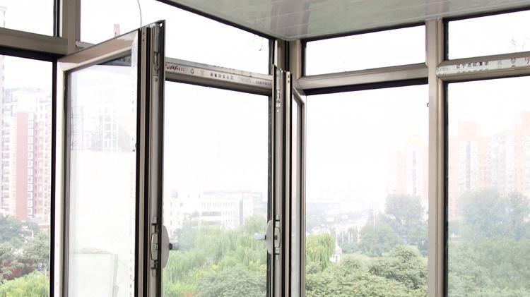 很多人封阳台都不用塑钢了，现在都流行装这种，既便宜又耐用！