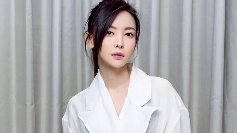 苹果 于文文长得不差，但为何她声音的识别度，远远好于本人的识别度？