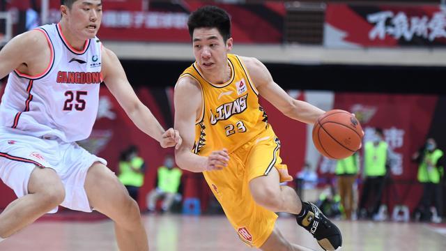 巴塞罗那|2米00！2米03！场均15+7，能攻善防！王博欲打造CBA顶级“3D”