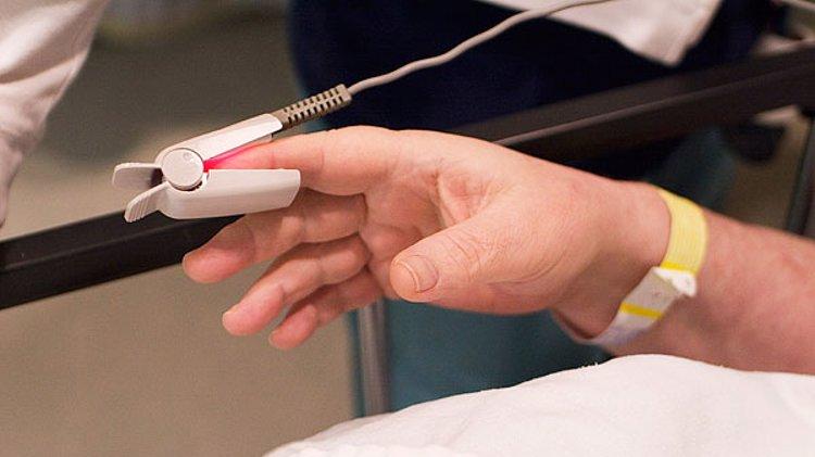 脱发|“过敏”患者自述：为了让我活命，医生在我喉咙上开了一个洞