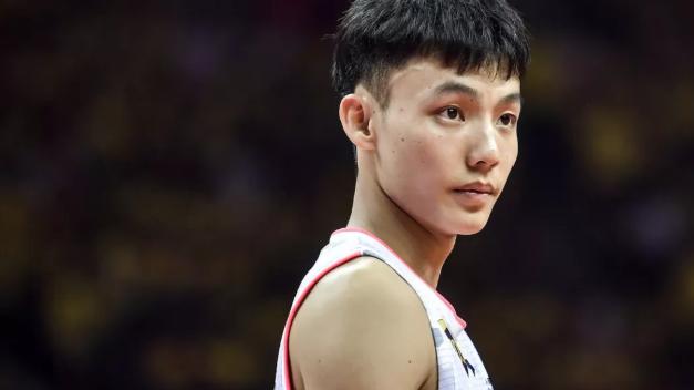 徐杰|飙中7三分，轰25+3！宏远惜败徐杰仍能抬头离场，他配得上国家队