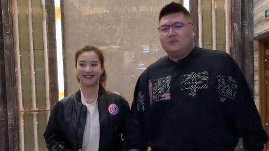 伴娘团|猴哥妻子何钰欣公布“伴娘团”，网友：比你漂亮多了