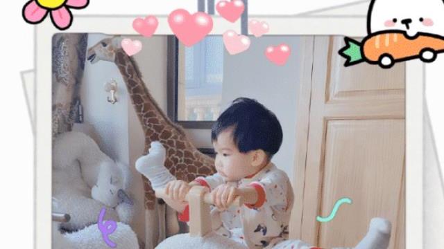 刘璇|刘璇二胎女儿正面照曝光，长相可爱动作标椎，网友：一模一样