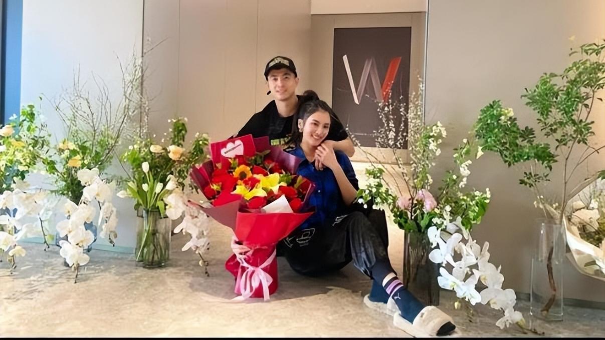 王君瑞|赵继伟爱妻人艺演出！赵继伟国家队备战，夫妻二人心心相印很恩爱