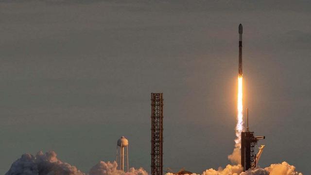 36小时发射三枚火箭，单个助推器重复使用15次，SpaceX要成精了！
