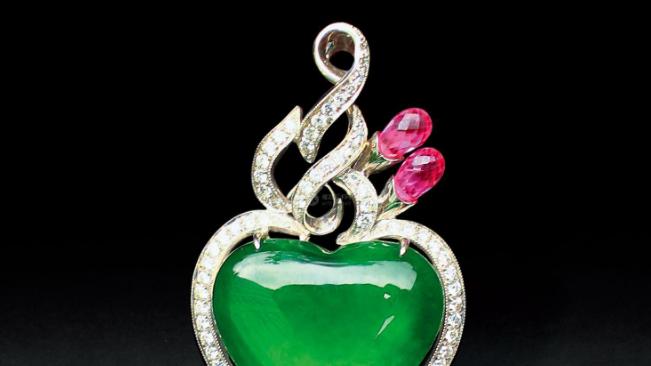 翡翠|分辨翡翠饰品的优劣，可以从色彩这方面着手，根据物理区别鉴定