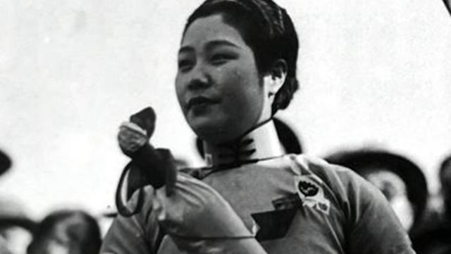 昊轩故事音乐会 杜月笙二夫人陈帼英，究竟长什么模样，她在一次掷瓶礼上留下照片