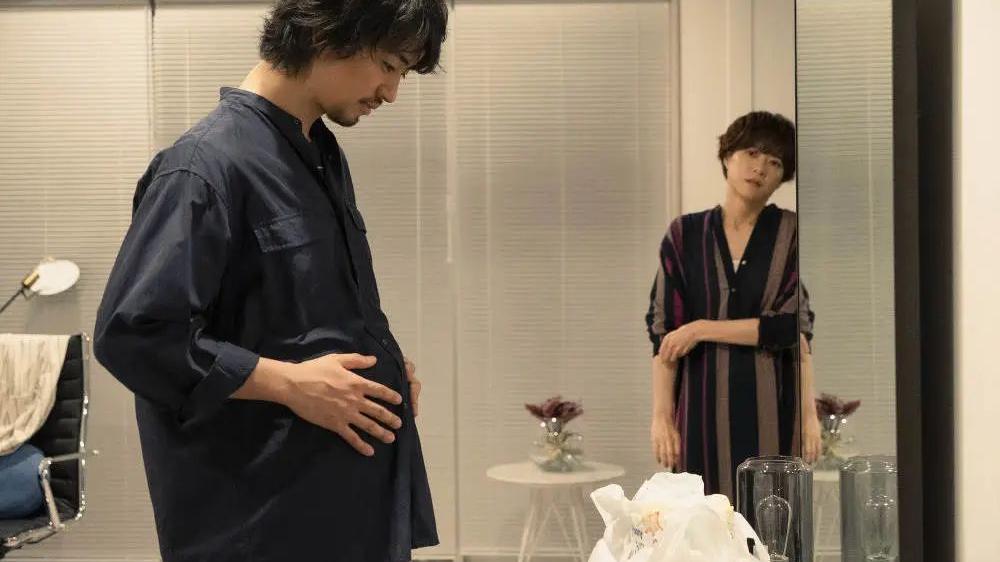 怀孕|男人怀孕生子？网友却看到了最“恶心”的一幕：性别不是问题，偏见才是