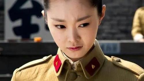 于曼丽|《伪装者》：于曼丽红玫瑰和程锦云白玫瑰，共同生成明台丰富人生