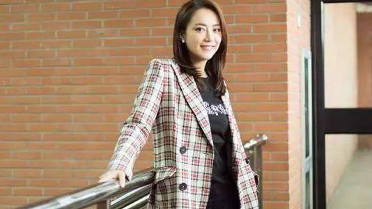 霍汶希|分手后才得知怀孕，为女儿戒20年烟瘾，今撑起娱乐圈半壁江山