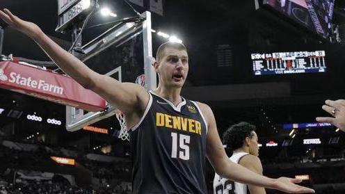 约基奇|恭喜约基奇，连庄MVP！跟约基奇相比，恩比德究竟差在哪儿？