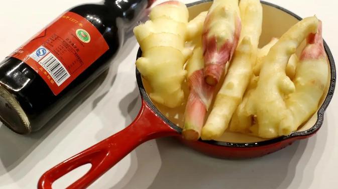 小米辣|入夏了，把姜蒸一蒸，外婆这招真厉害，不花钱还管用，很多人不懂