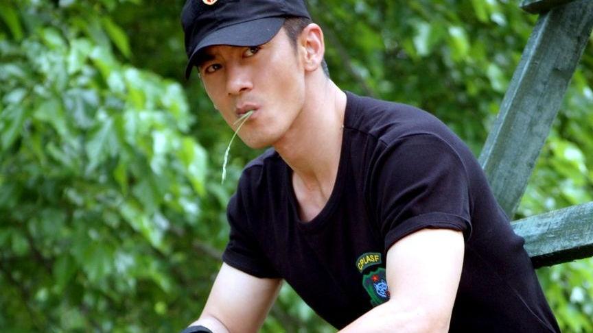 任天野|曾是刘欢、郑伊健保镖，敢跟吴京切磋的他，靠什么逆袭成“兵王”