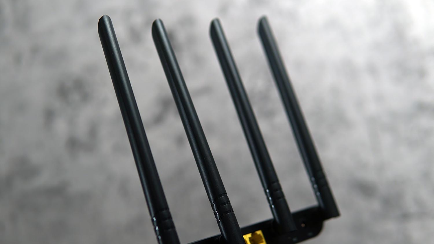 不拉网线不办宽带也能上网自由，百元级4G路由器蒲公英X4C评测