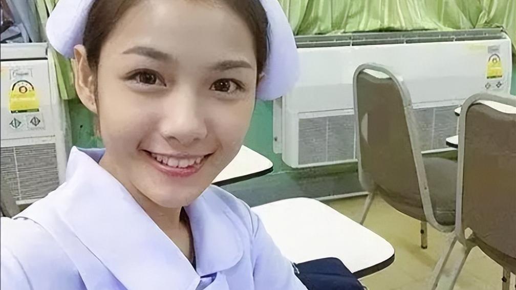 本以为找到体面的对象, 看到护士女友的工资条, 男生默默无语