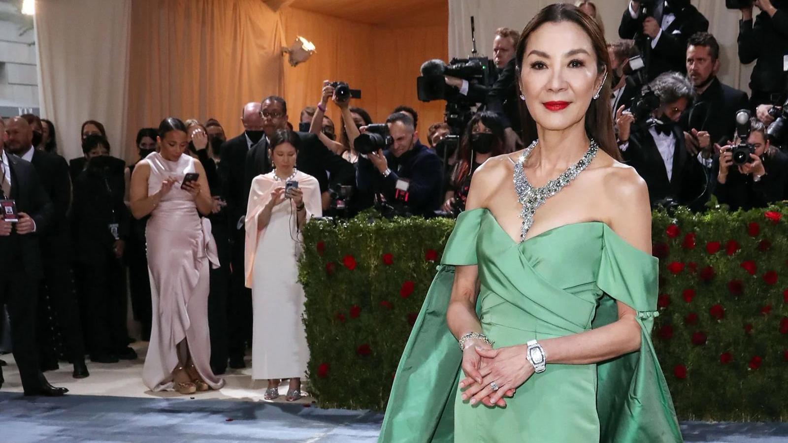 金·卡戴珊|41岁卡戴珊闪耀晚会! 穿60年前玛丽莲梦露礼服, 杨紫琼希拉里也来啦