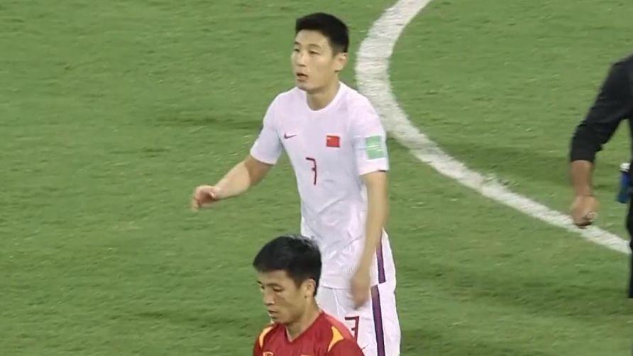 国足|26脚传球，92%成功率！国足找到新郑智，李霄鹏创造了一个62年奇迹